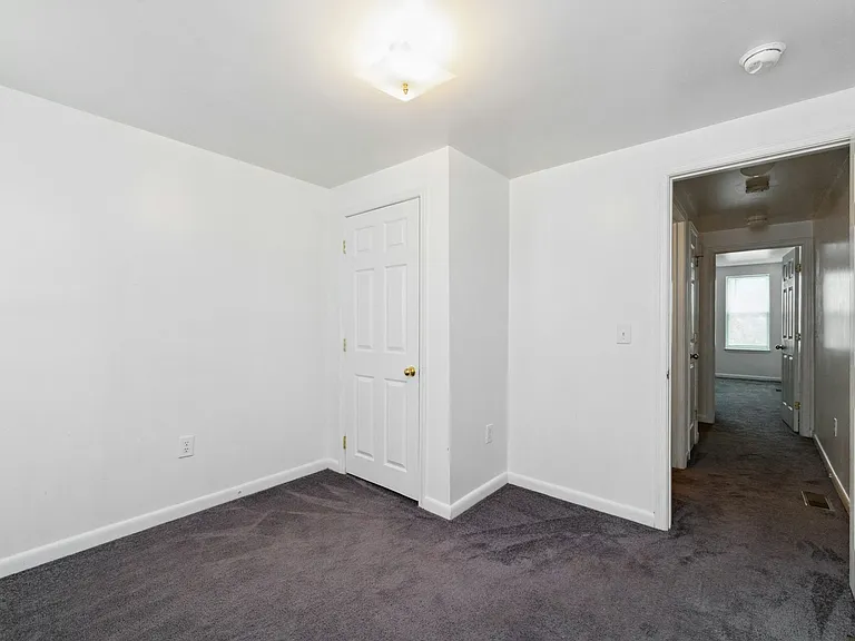 2416 Jefferson St — Photo 9