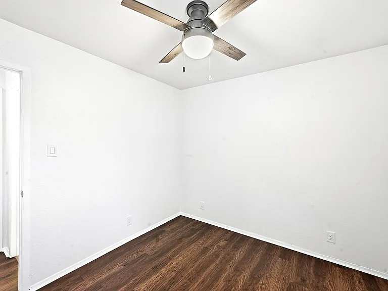 10604 Lanshire Dr #B — Photo 17