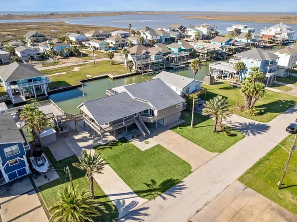 235 Galleon Dr, Freeport, TX 77541