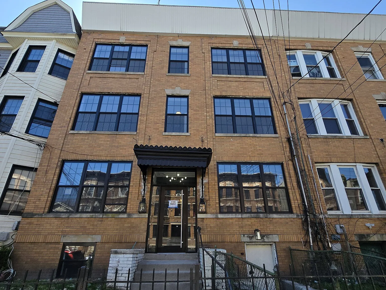 3 bed, $2,500 — Photo 1
