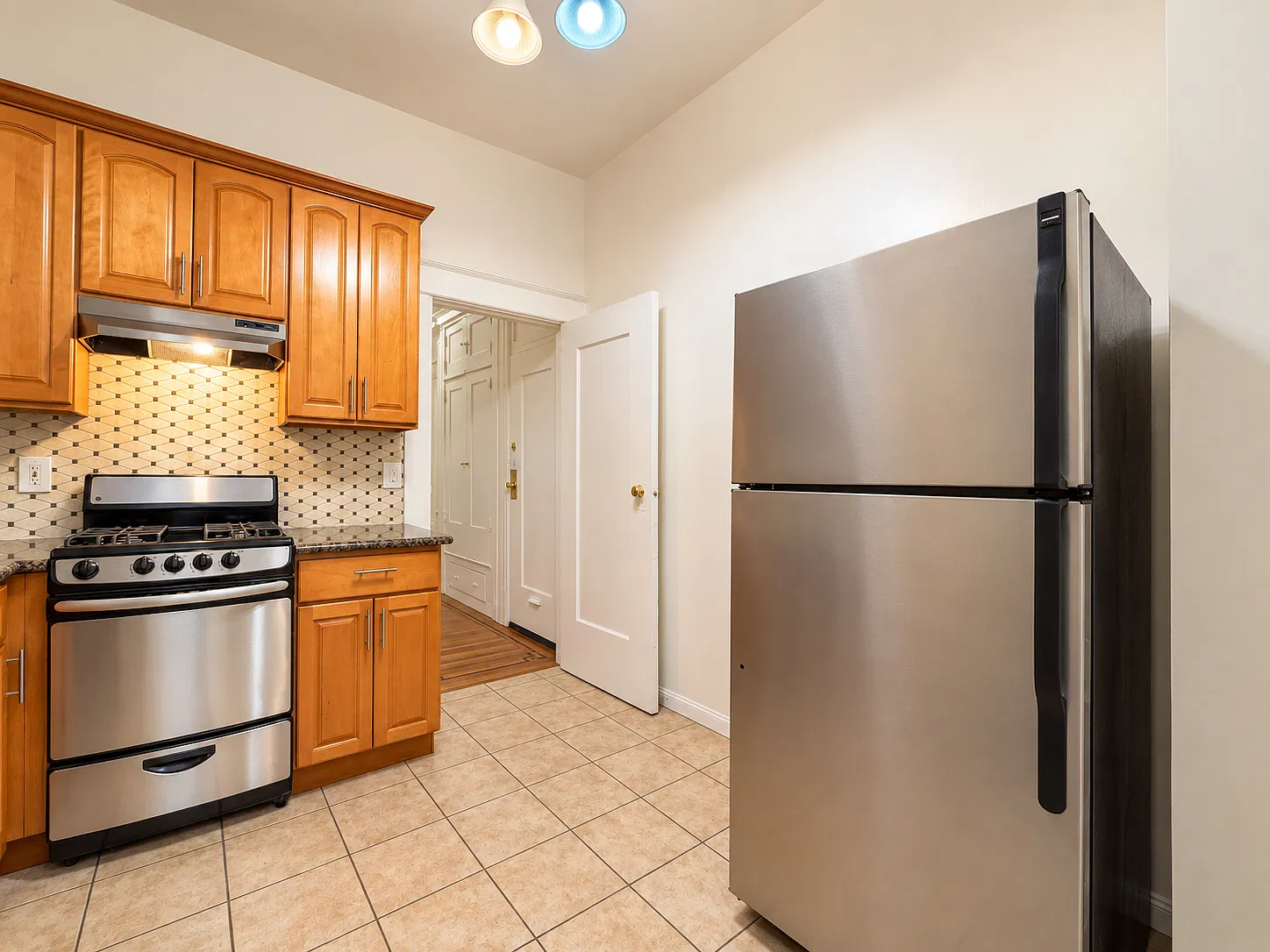 Bright Nob Hill 1BR with In-Unit Laundry | Pet Friendly — Photo 2