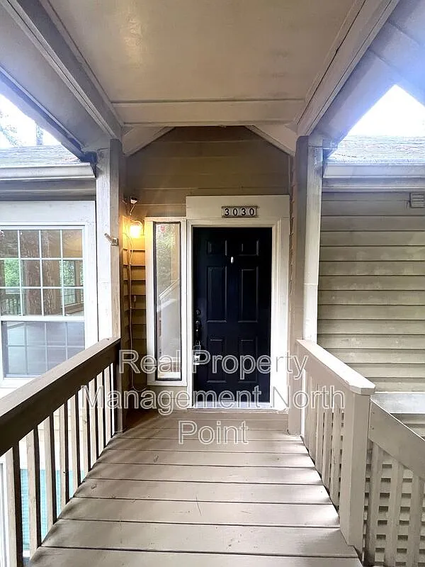 3 bed, 2.0 bath, 1923 sqft, $2,395 — Photo 2