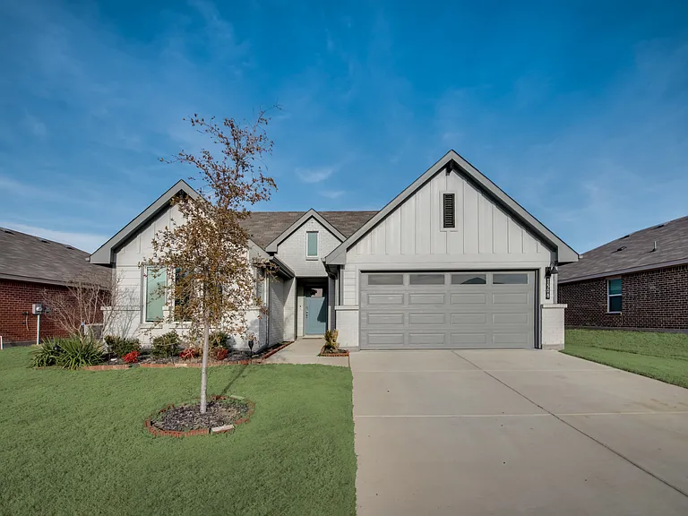 1508 Forest Park Dr — Photo 1