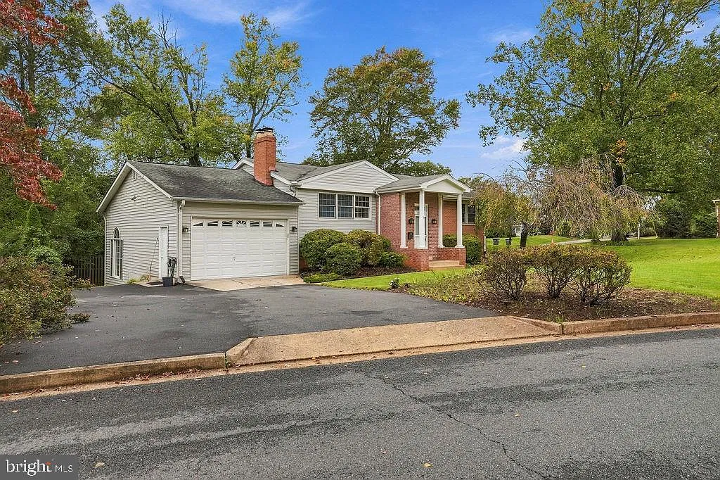 5 bed, 3.0 bath, 3350 sqft, $5,400 — Photo 3