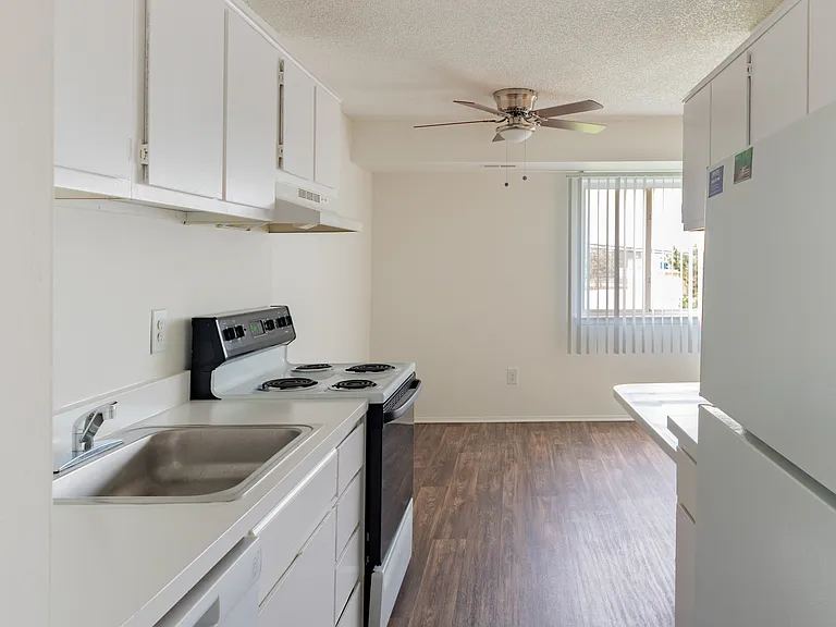 Riverside Village Apartments — Photo 11