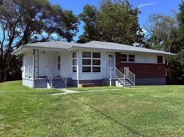 38 Bartee St, Castlewood, VA 24224