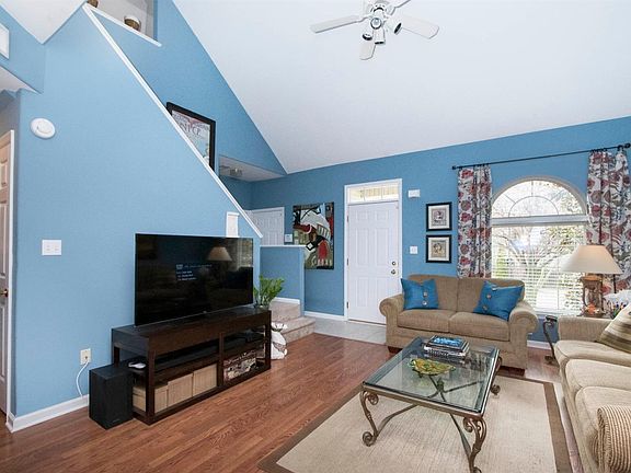 3rd image of 104 Leatherwood Ln