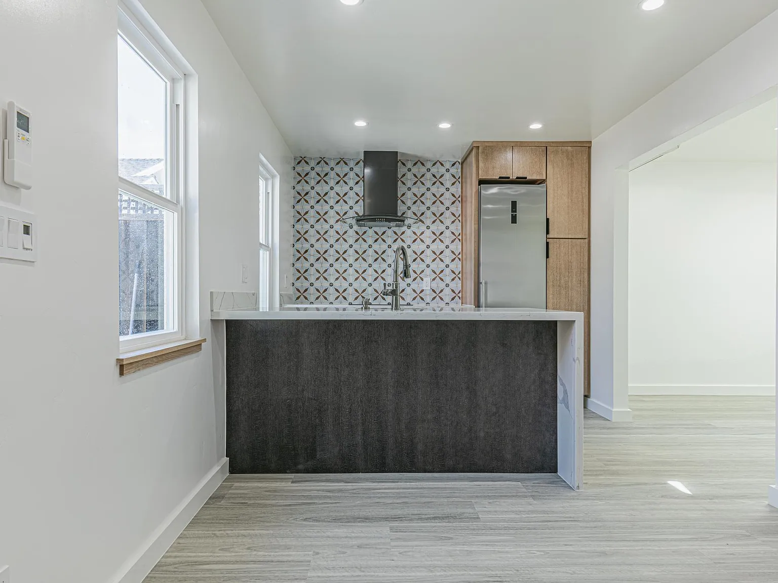 658 Elm St — Photo 2