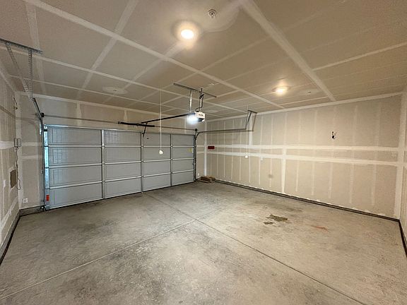 3rd image of 2451 W Hampton Dr