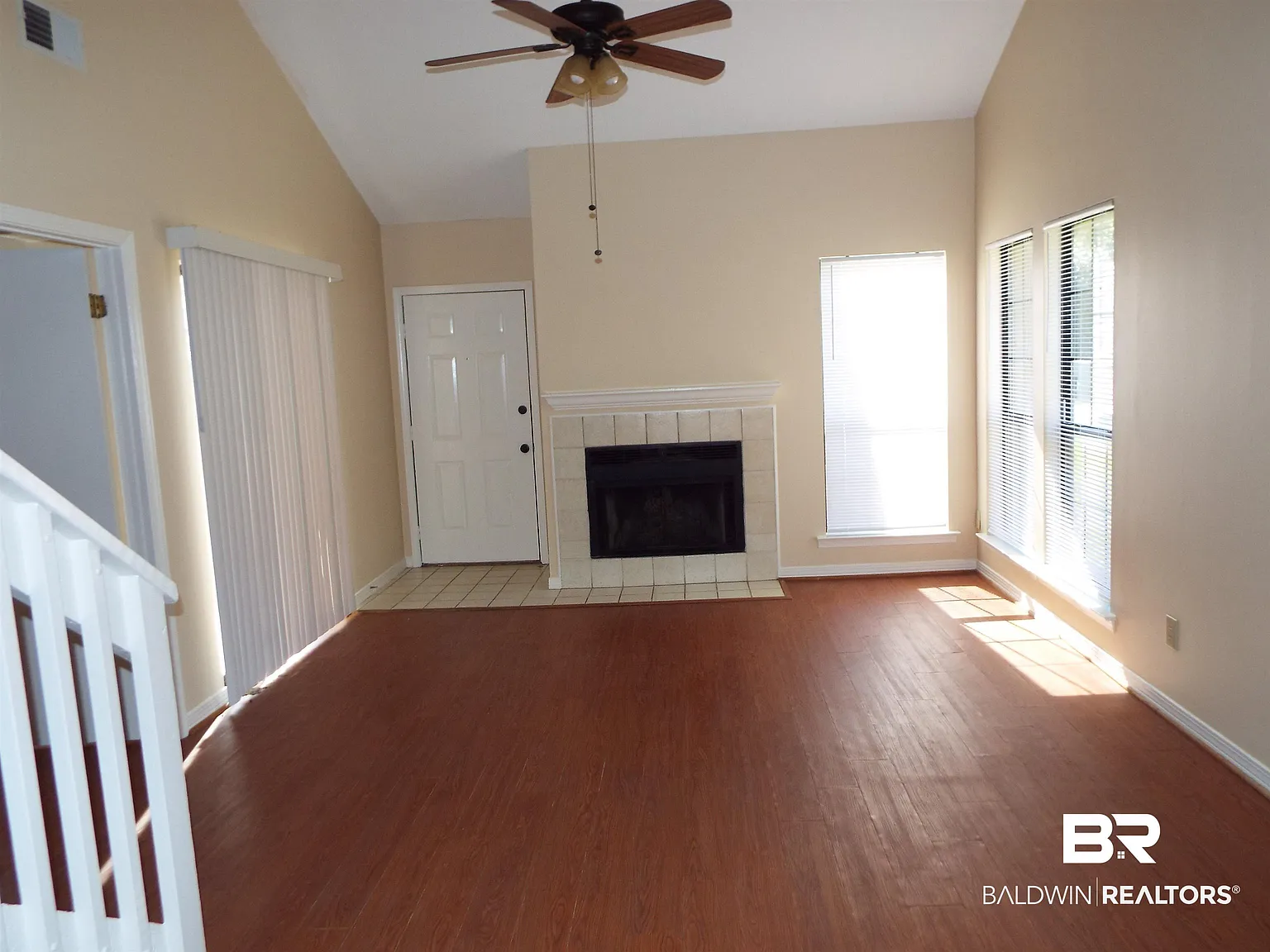 3 bed, 2.0 bath, 1378 sqft, $1,500 — Photo 2