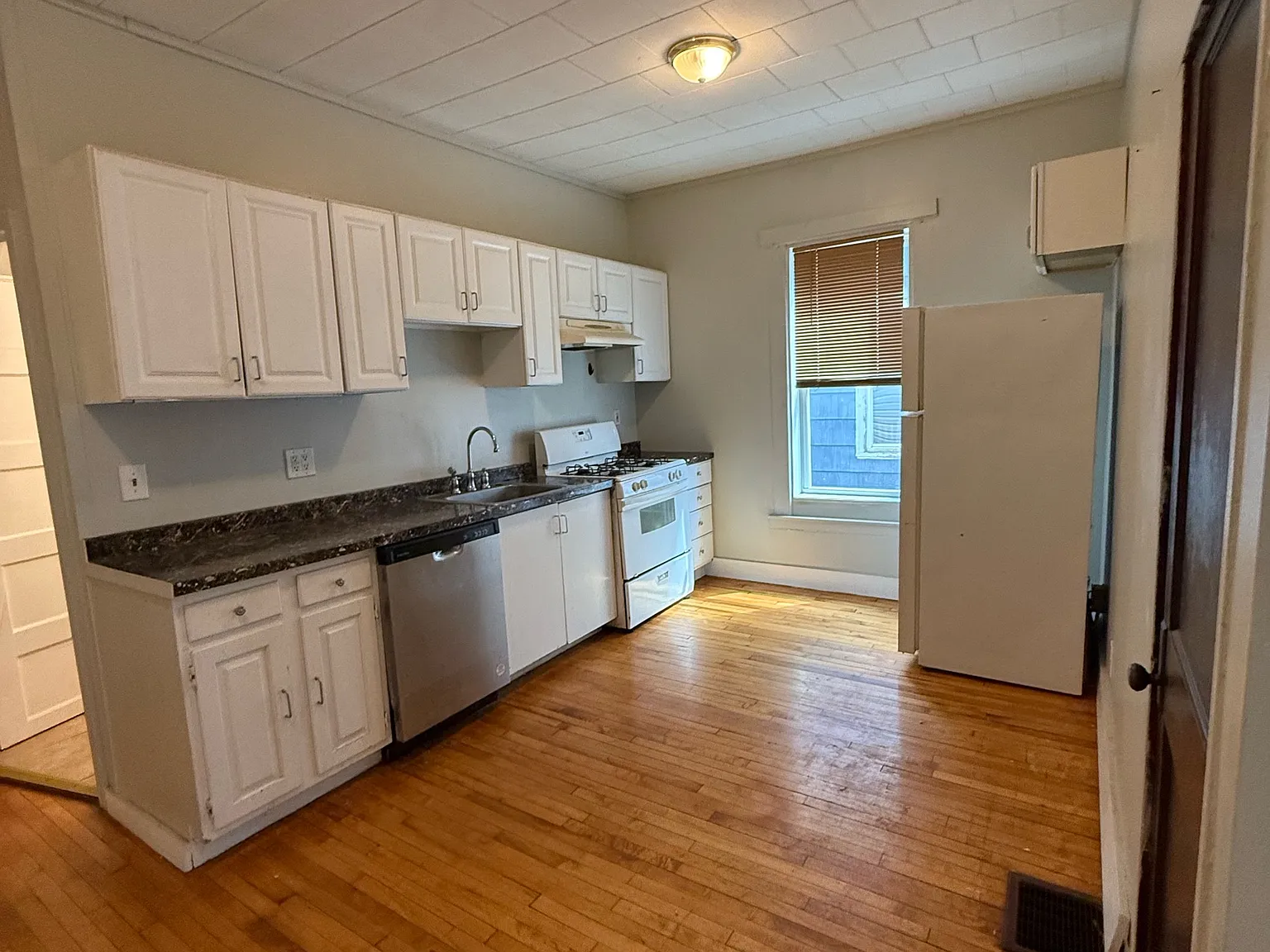 211 South Pleasant Street - 2 — Photo 3