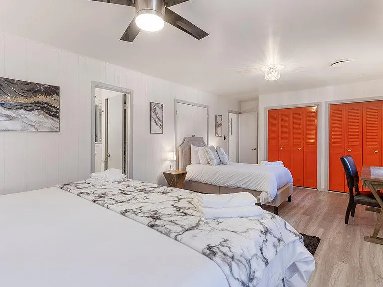 E 63rd Pl — Photo 16