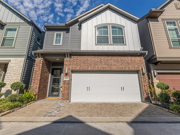 10930 Brambling Wood Dr — Photo 2