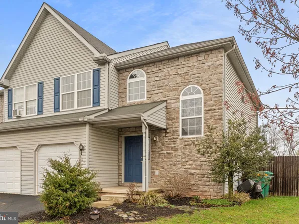 769 Hunter Dr, Pennsburg, PA 18073
