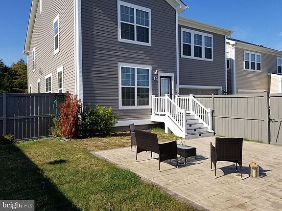 3rd image of 669 Crab Apple Dr