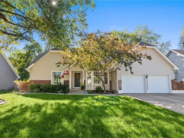 8609 W 116th Ter, Overland Park, KS 66210