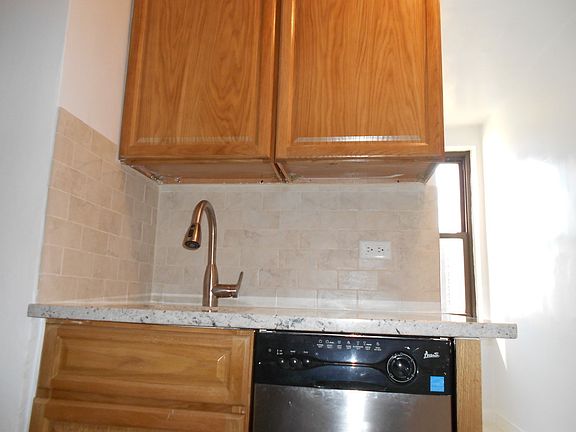 4th image of 245 E 72nd St APT 6D