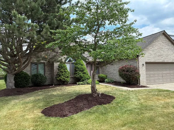 49316 Deerfield Park N, Macomb, MI 48044