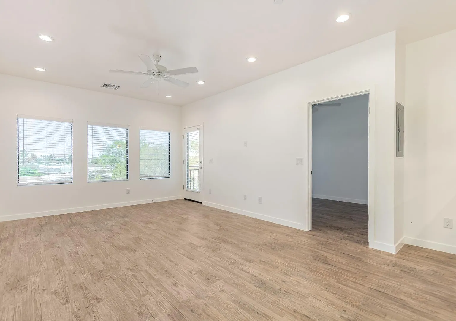 2 bed, 2.0 bath, 1000 sqft, $1,795 — Photo 3