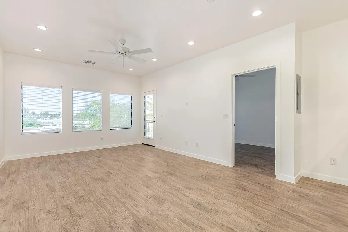 Building Photo - 2063 E Lemon St #1004