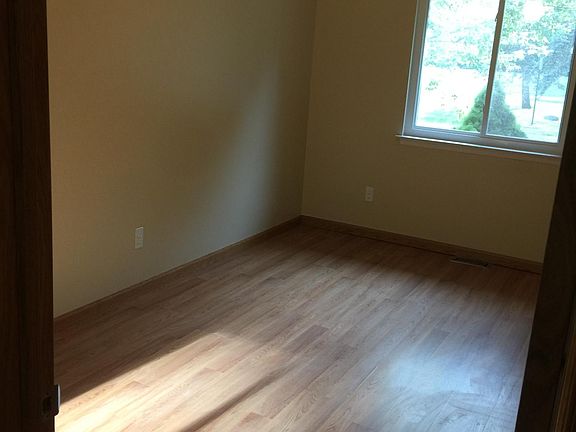 4th image of 21348 Waldron St