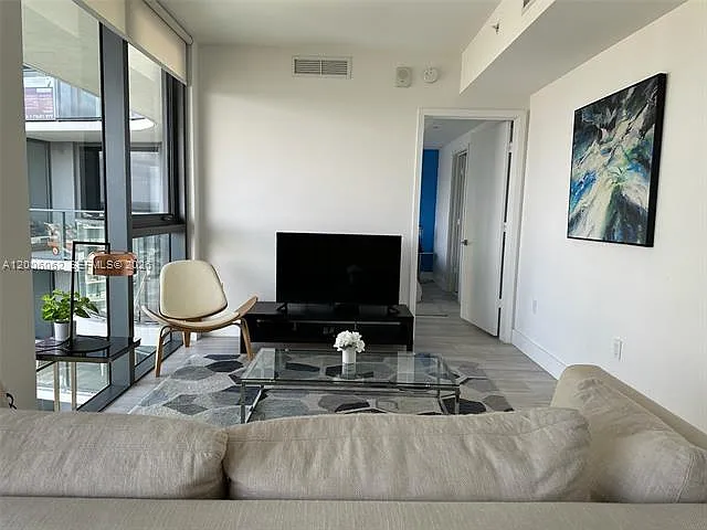 121 NE 34th St #1915 — Photo 27