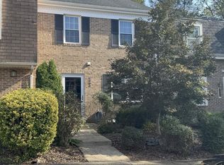 9909 Lakepointe Dr, Burke, VA 22015