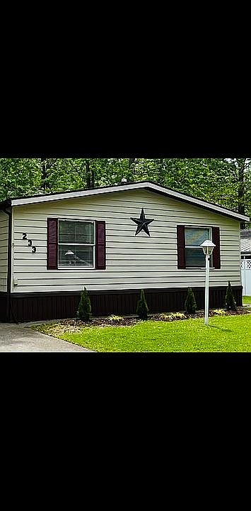1st image of 233 Twin Lake Dr