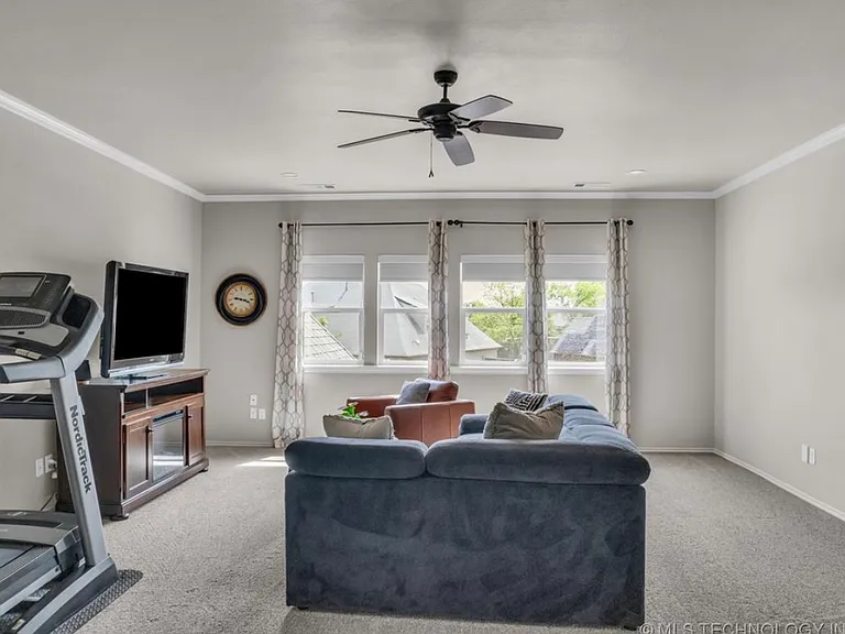 1200 S Laurel Ave — Photo 17