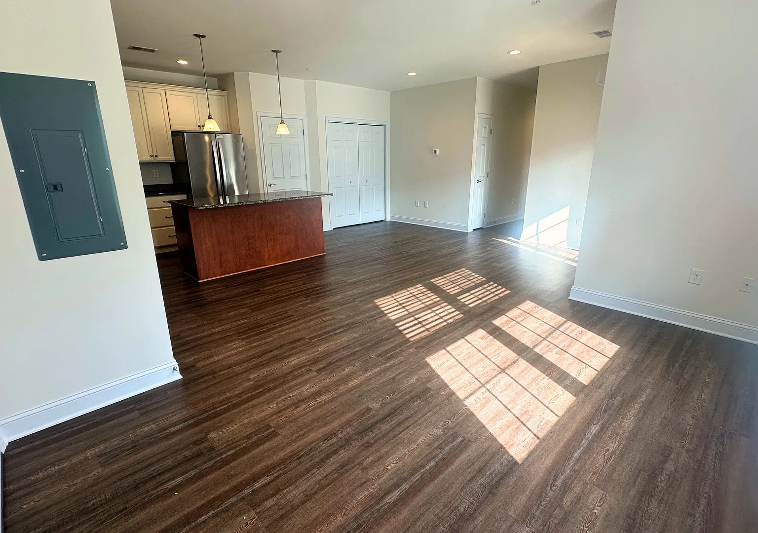 2 bed, 1055 sqft, $1,650 — Photo 2