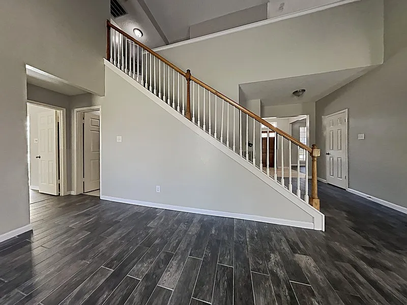 4 bed, 2.5 bath, 2644 sqft, $2,399 — Photo 3