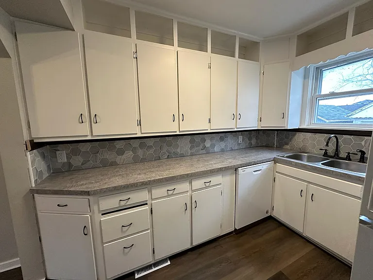 154 W Plumer St — Photo 6