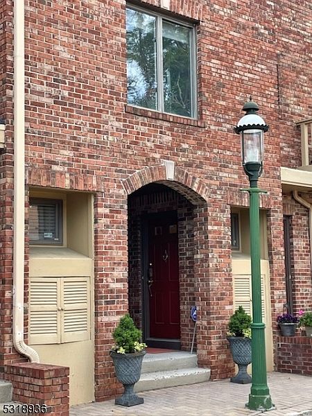 1st image of 66 Mews Ln #66