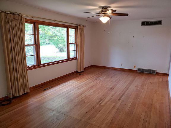3rd image of 3111 Northwood Dr