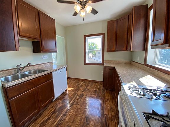 Updated kitchen w/ appliances