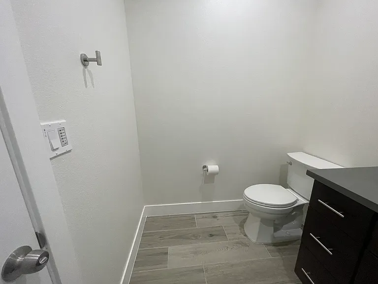 1/2 Bathroom