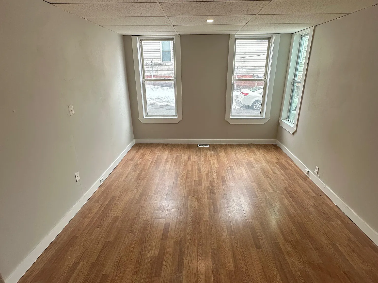 5 bed, 1800 sqft, $3,000 — Photo 4