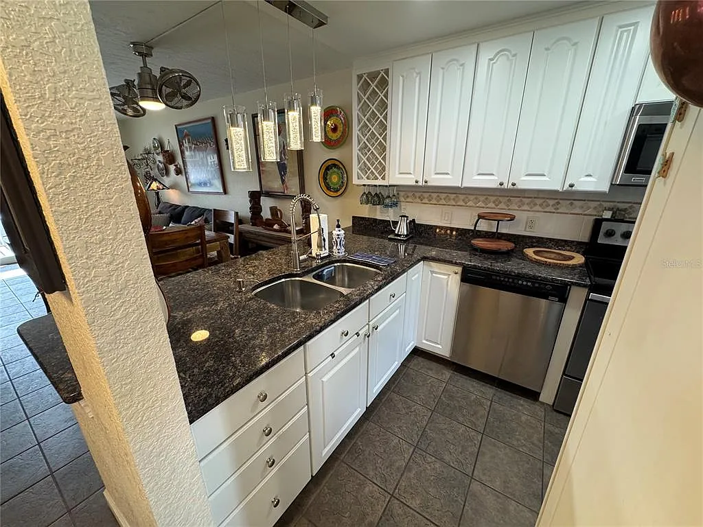 2 bed, 2.0 bath, 847 sqft, $4,500 — Photo 4