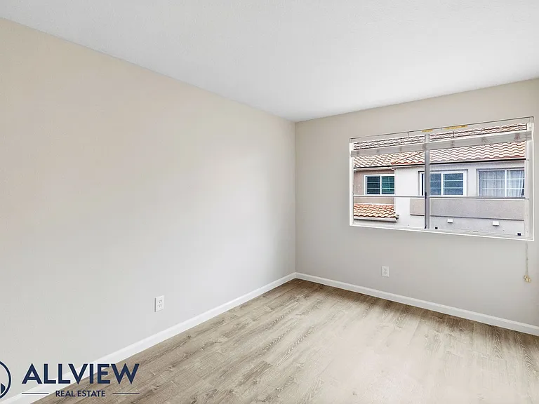 33 Silverwind — Photo 21