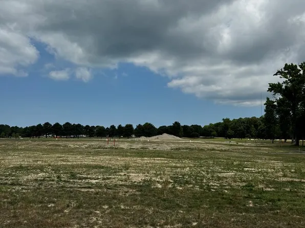 306 Bayside Ave, Cape Charles, VA 23310