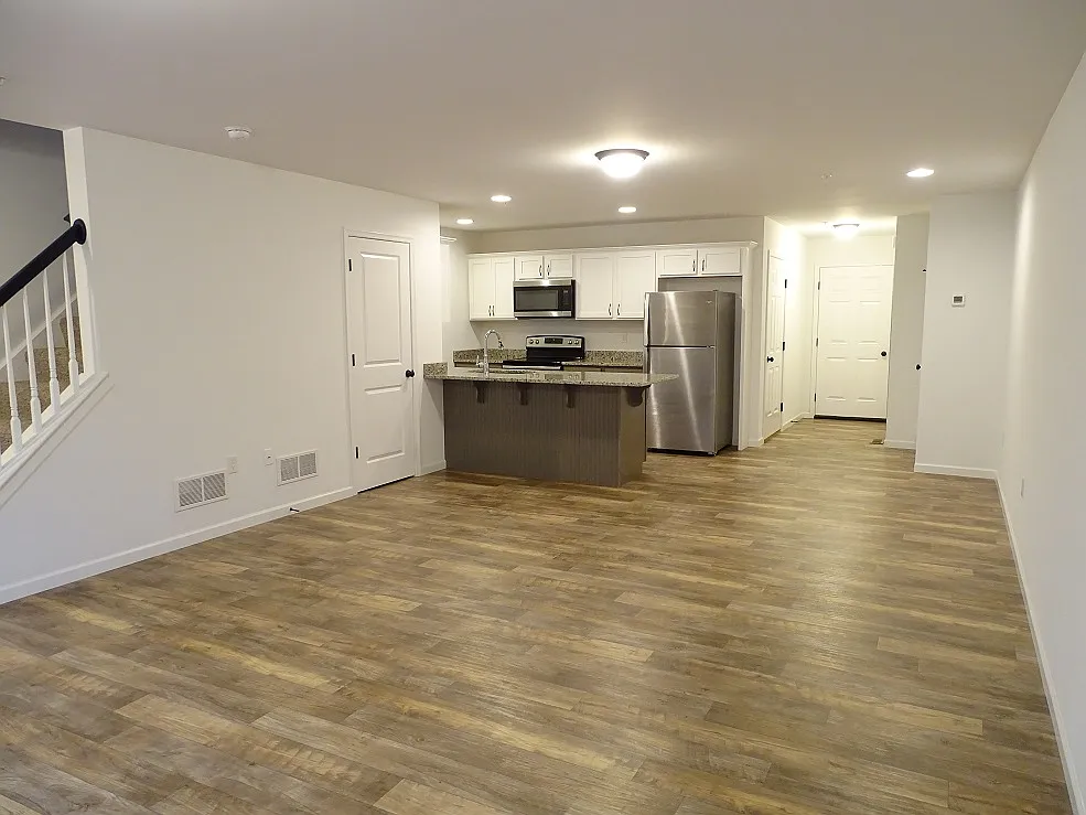3 bed, 2.5 bath, 1492 sqft, $1,995 — Photo 3