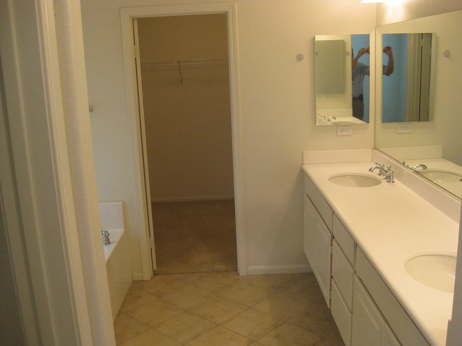 3 bed, 2.5 bath, 1955 sqft, $3,510 — Photo 3