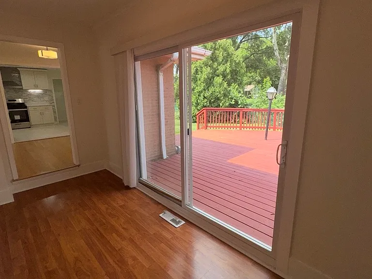 7450 Webster St — Photo 18