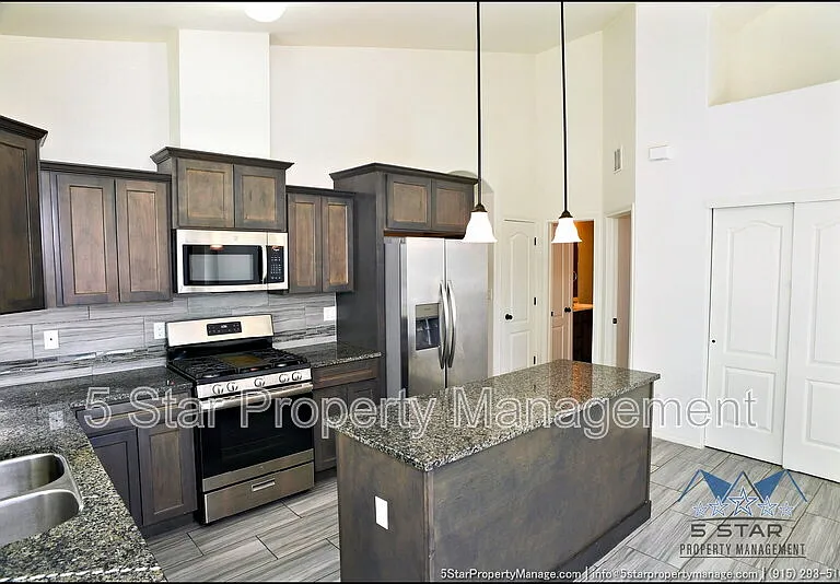 781 Croxdale St — Photo 15