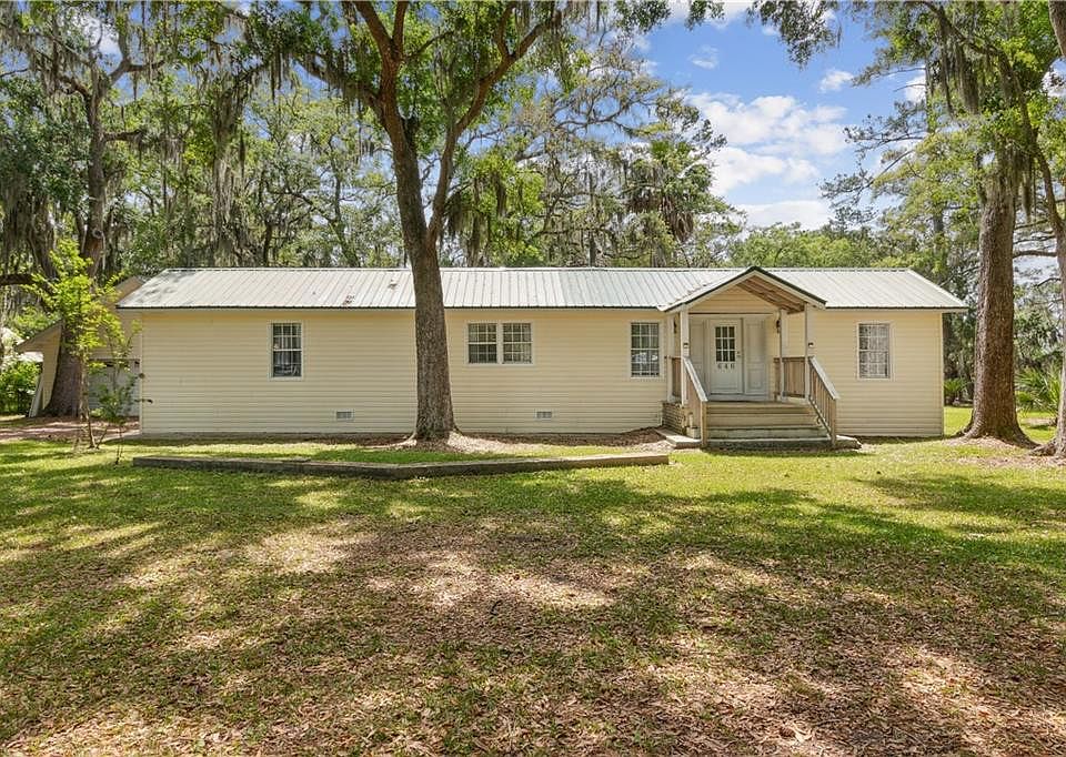 1st image of 646 Pelican Cir