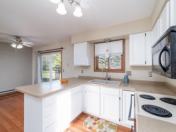 4th image of 1033 Mihill Ave