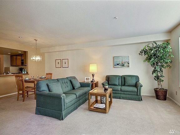 5th image of 3935 226th Pl SE APT 106