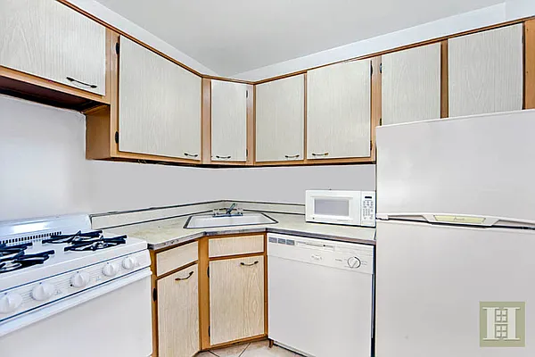 Rented by Halstead Real Estate | media 3
