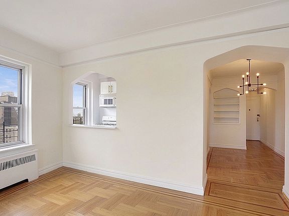 5th image of 250 Cabrini Blvd APT 9e