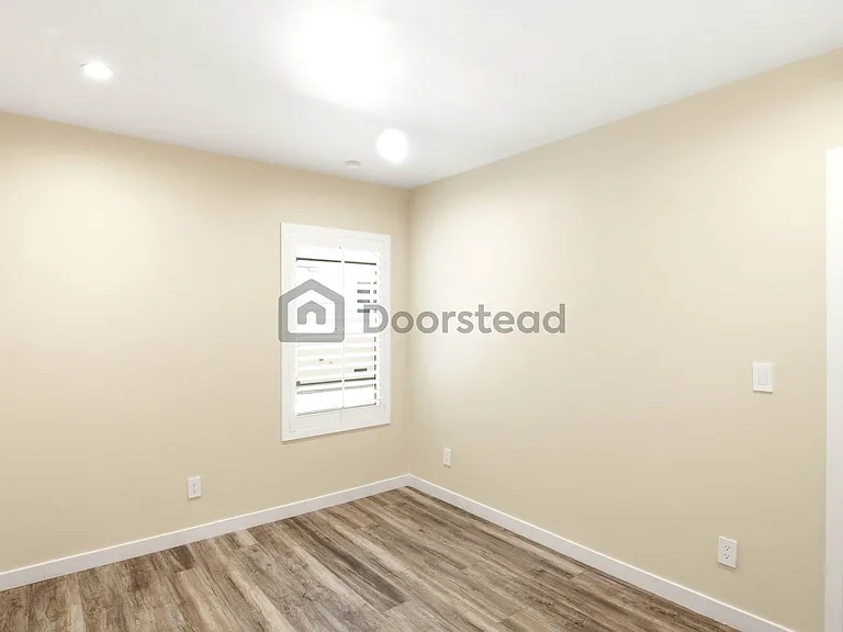 7414 Lasaine Ave — Photo 22